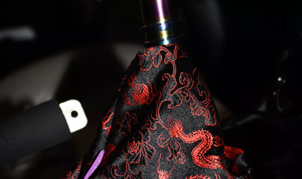 SHIFT BOOT COVER/OSŁONA DŹWIGNI ZMIANY BIEGÓW - JAPANESE DRAGON RED