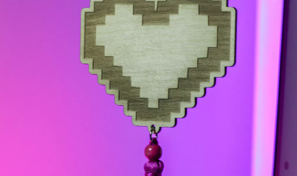 PENDANT - PIXEL HEART