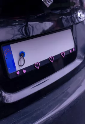 RAMKA TABLICY REJESTRACYJNEJ - PIXEL HEART (1 szt.)